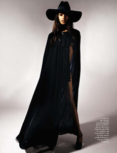 vogue-spain-2-2013_jourdan-dunn_(3).thumb.jpg.57fd2b1674c9b57b83f414b622c9306e.jpg