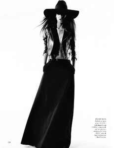 vogue-spain-2-2013_jourdan-dunn_(7).thumb.jpg.8f02c94ebae098187afacb84f5504473.jpg