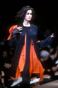 1168272223_YohjiYamamoto1991WomenRTW13.thumb.jpg.0d82ad1d3bcc25f910ef446a19f2141a.jpg