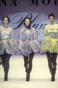 1380611466_Blumarine1993WomenRTW37.thumb.jpg.c5b31d99fecc4ab9df830ba2ef90c790.jpg