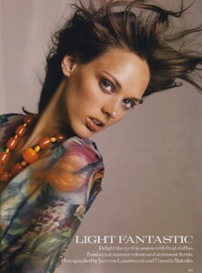 1698489342_VogueUK(March2005)-LightFantastic-002.thumb.jpg.549d150ec7f77419a9ee9558bcf62121.jpg