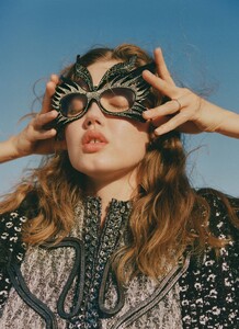 Vogue Polska July-August 2022 _12.jpg