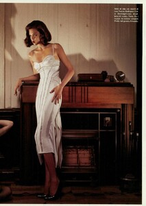 182469524_ARCHIVIO-VogueItalia(July2004)-PulpHisKindOfWoman-012.thumb.jpg.cc45cab5ff70e2cc6313b4e0a4bae8c9.jpg