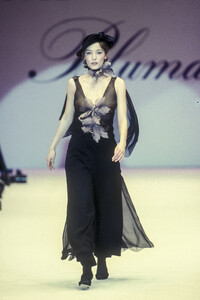 1867112042_Blumarine1993WomenRTW154.thumb.jpg.817eaf8ccfeed7612e1743fa70a4066a.jpg