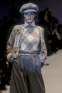 1994189694_Blumarine1993WomenRTW114.thumb.jpg.242089514079b7e18f0ac47b27b9b14f.jpg