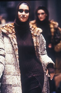 327379608_Fendi1992WomenRTW55.thumb.jpg.75f71614af1de8fe107146cac22f689d.jpg