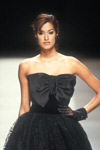 474730089_GiorgioArmani1992WomenRTW106.thumb.jpg.f5d8446a3429d1ee888572daa357be45.jpg