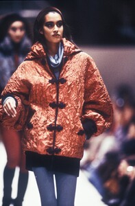 584109611_Fendi1992WomenRTW49.thumb.jpg.7d2c251df261f8bfa82b612401d51fba.jpg