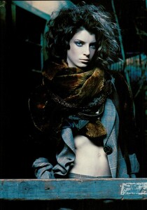 799779736_ARCHIVIO-VogueItalia(December2004)-ARomanticAllure-013.thumb.jpg.9dc82edfdcc549096ed13e6b017f60b5.jpg