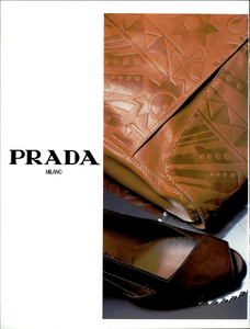 Grignaschi_Prada_Spring_Summer_1984_03.thumb.png.b7497fd8ef8177362e32b80933fa13e2.png