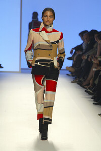 1011305623_EmilioPucci2003WomenRTW29.thumb.jpg.e43f1e6d328386c32fe6abe85ff23148.jpg