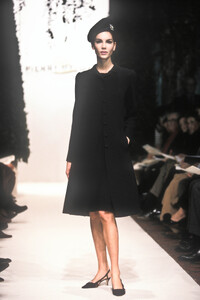 112466600_PierreBalmain1998HauteCouture2.thumb.jpg.2ec7f211f488299d1d37494bd33c6e47.jpg