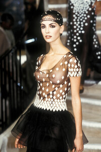 1132186252_Chanel1998HauteCouture123.thumb.jpg.5b44b227977e1c101c20ff9b4371dbbf.jpg