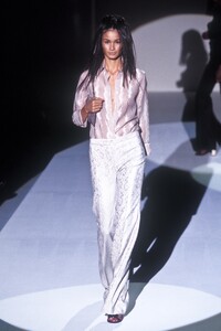 1146974365_Gucci2000WomenRTW22.thumb.jpg.8b0664bde0a8115d0966f8236bc3dab9.jpg