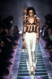 1235530572_Versace2000WomenRTW23.thumb.jpg.a315ef68e8b8f1f6ad04f643c174bac2.jpg