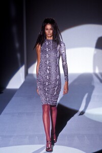 1287034465_Gucci2000WomenRTW13.thumb.jpg.02ddc1b442dbf7795c20f911842e3828.jpg