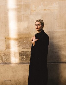 Vogue NL Oct 2022_16.jpg