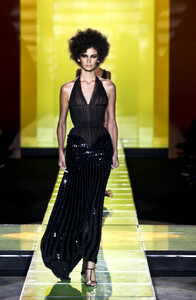 136448346_GianniVersace2001HauteCouture142.thumb.jpg.910168ac3b80cbb39c562ebcd38109c7.jpg