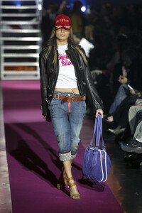 169717627_Dsquared22003WomenRTW26.thumb.jpg.9e4eac4ca72f3d866b317d03cbd099c0.jpg