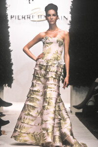 1946059665_PierreBalmain1998HauteCouture53.thumb.jpg.f850f1e8a1a36f7edb8cd289cf3d251d.jpg