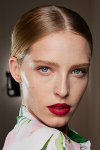 carolina-herrera ss2023 b3.jpg