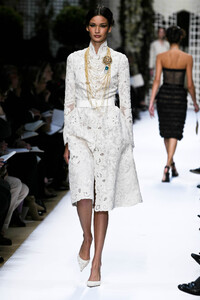 2115765163_PierreBalmain2002HauteCouture41.thumb.jpg.a409519379264b89ec2f97a174842c1d.jpg
