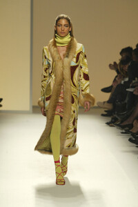 410620390_EmilioPucci2003WomenRTW109.thumb.jpg.a386bb1ab498244f5e80c09fe0e2866d.jpg