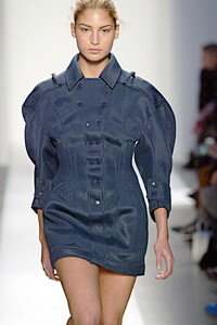 692577243_Balenciaga2003WomenRTW66.thumb.jpg.df00d958f9a05013342fe2ea167f1fb0.jpg