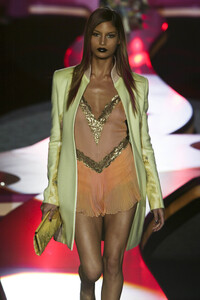 764603291_GianniVersace2002HauteCouture4.thumb.jpg.62c01aa37337d33be47e2792b976d942.jpg