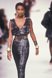 806872679_YvesSaintLaurent1991WomenRTW215.thumb.jpg.9fa5ade87616cea01f464b469d4842f1.jpg