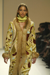 871105873_EmilioPucci2003WomenRTW110.thumb.jpg.1de6dfec4b415654b3f209c03bb5a04f.jpg