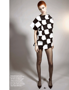 Androgyne_Luchford_Vogue_Paris_May_2015_16.thumb.png.6174f15b21b479ebce5248e6e799a29d.png