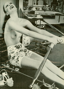 Cosa_von_Wangenheim_Vogue_Italia_February_1971_04.thumb.png.1d40074066ee7cd69b5d92ac803b6f45.png