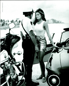 Demarchelier_Vogue_Italia_January_1990_06.thumb.png.43acbc603228119b56a581ba473144a1.png