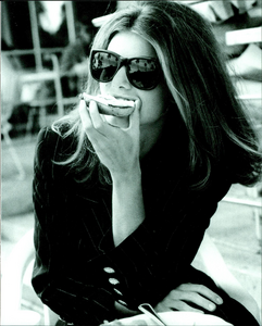 Demarchelier_Vogue_Italia_January_1990_10.thumb.png.b48f43cdcb75d62ef290b84c9cb2a7bb.png