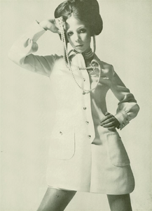 Firenze_Bailey_Vogue_Italia_July_August_1969_08.thumb.png.b776788dd0f8b8d7deb0fa097525d2a8.png