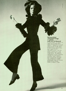 Firenze_Bailey_Vogue_Italia_July_August_1969_12.thumb.png.2bcc707222ddc494797110b03431b9e9.png