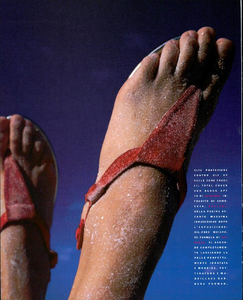 Glaviano_Vogue_Italia_May_1990_17.thumb.png.8e8cf6621463d496ddf7134dfc3ff46a.png