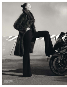 Luchford_Vogue_Paris_November_2012_07.thumb.png.f3f7d4fd6a62b7b141c7fed9e3afb3b4.png