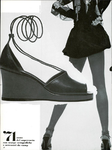 Sorprese_Vogue_Italia_January_1971_08.thumb.png.2f65a494beb885049c26dce05989999a.png