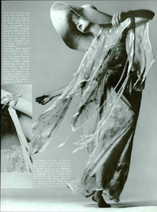 Sorprese_Vogue_Italia_January_1971_37.thumb.png.eba0564e1a03f90829f464a929cb60a5.png