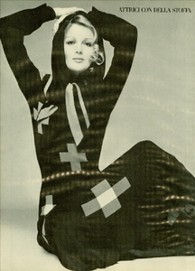 Turillazzi_Vogue_Italia_February_1971_03.thumb.png.f647480c80fb3e4786a65ba4bbaf35a0.png