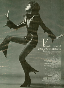 Turillazzi_Vogue_Italia_February_1971_08.thumb.png.a3b490498f6f09cd12c1ae893616241a.png