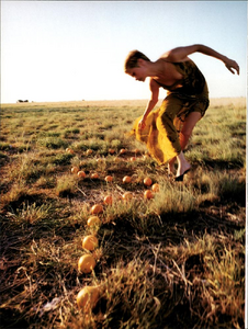 USA_Borthwick_Vogue_Italia_August_1996_17.thumb.png.b35c033cfeb4dd68d0e9841b3ada5026.png