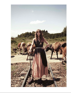 Vogue_Paris_-_Avril_2014-221.thumb.png.eabee52c034593ad361f5545965bba36.png