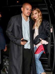 ashlee-simpson-and-evan-ross-at-craig-s-in-west-hollywood-04-26-2022-0.jpg