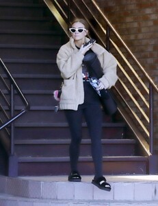 ashlee-simpson-out-in-los-angeles-04-29-2022-0.jpg