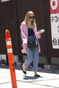 ashlee-simpson-street-style-08-07-2022-0.jpg
