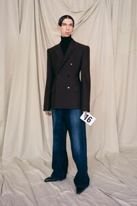 balenciaga-couture-fw21-paris16.thumb.jpg.f058cfe85c5592d12346077cfc63a68a.jpg