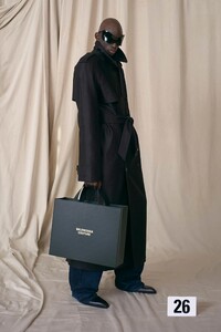 balenciaga-couture-fw21-paris26.thumb.jpg.9dde0cf41645651465d4484fb370cf41.jpg